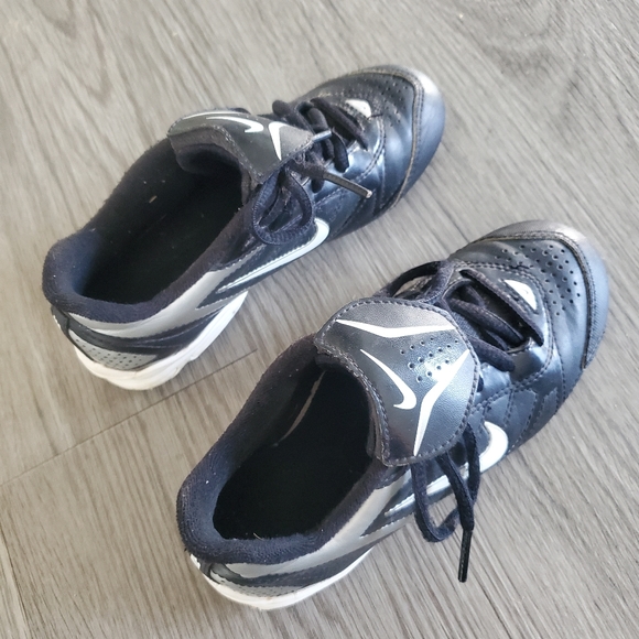 Nike Baseball Cleats - Picture 3 of 4